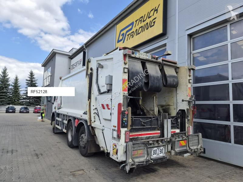 Vehículo de limpieza viaria Renault D Wide 320...