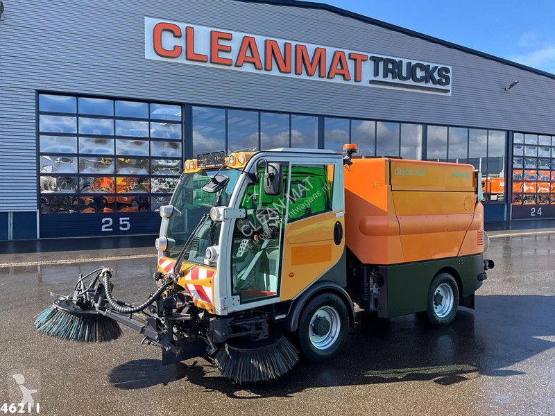 Bucher Schoerling Citycat 2020 with 3-rd brush...