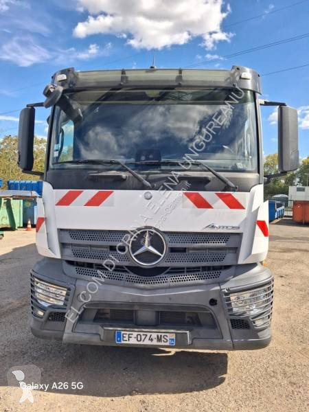 آلة لصيانة الطرق Mercedes 2536