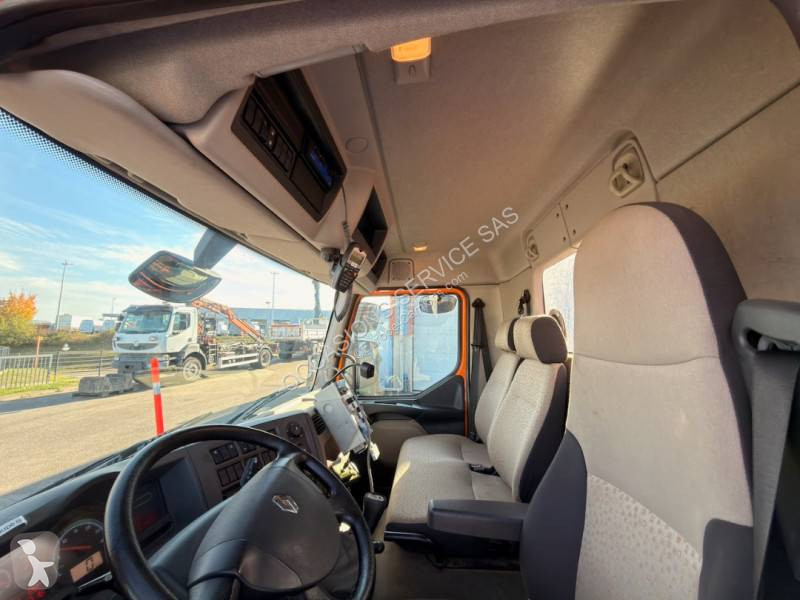 آلة لصيانة الطرق Renault 220.12 DXI