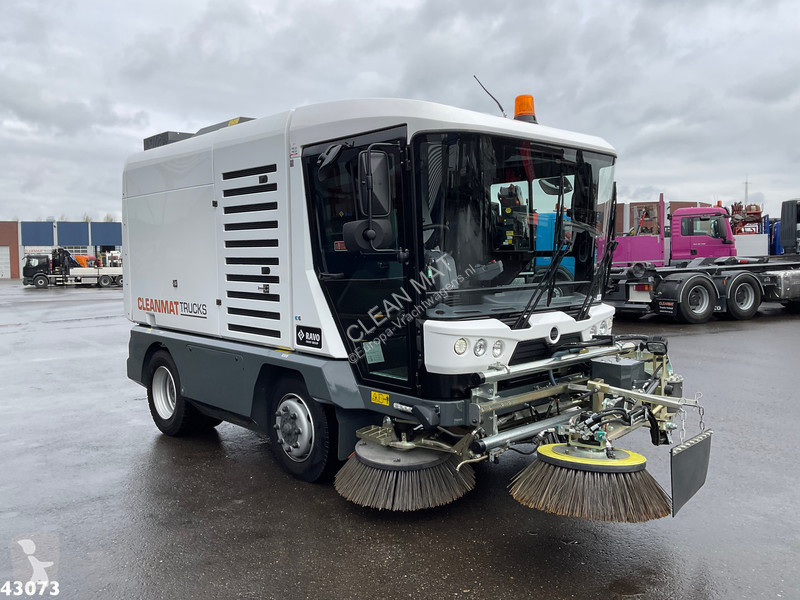 Vägmaskiner Ravo 540 STH Euro 6 with 3-rd brush