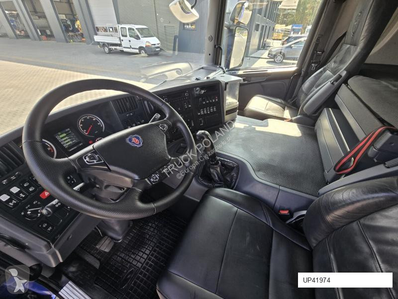 Veicolo per la pulizia delle strade Scania...