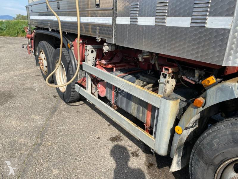 آلة لصيانة الطرق Iveco