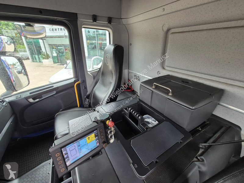 Engin de voirie Scania P340 LB 6X2*4 / JOAB...