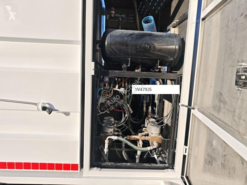 آلة لصيانة الطرق Isuzu SMALL CONTAINER WASHER...