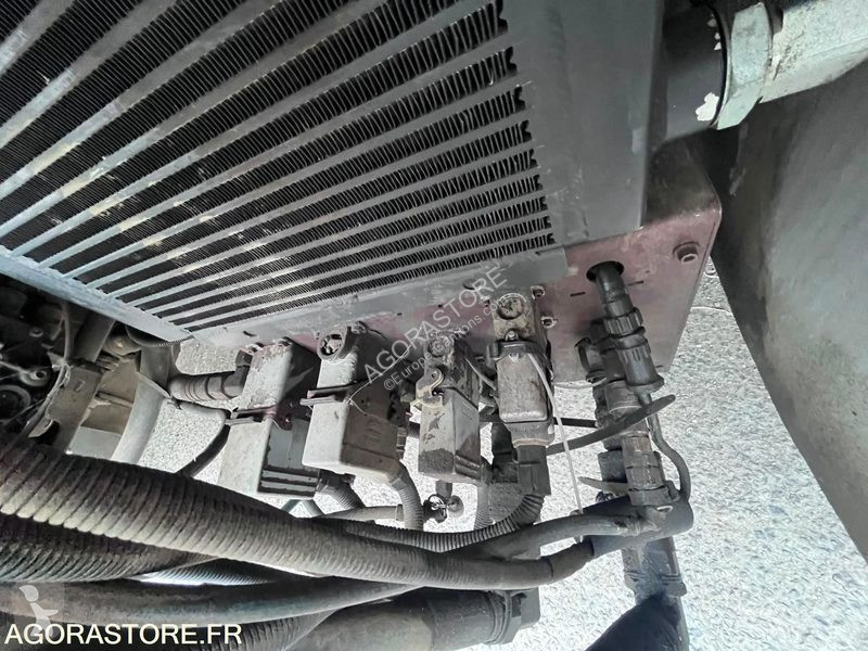 مقطورة Renault PREMIUM