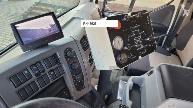 آلة لصيانة الطرق Renault 240dxi