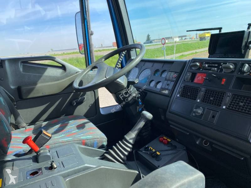 آلة لصيانة الطرق Iveco