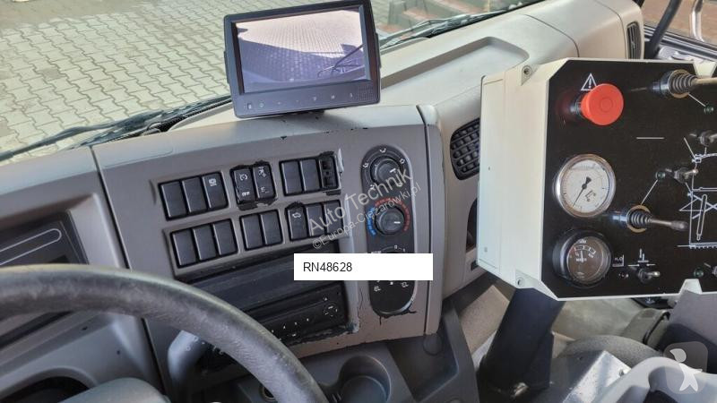 آلة لصيانة الطرق Renault 240dxi