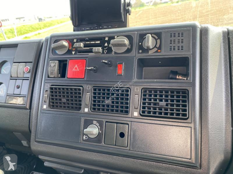 آلة لصيانة الطرق Iveco