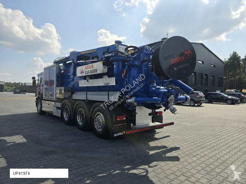 Veicolo per la pulizia delle strade Scania...