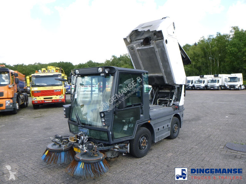 Gemeentevoertuig Schmidt street sweeper