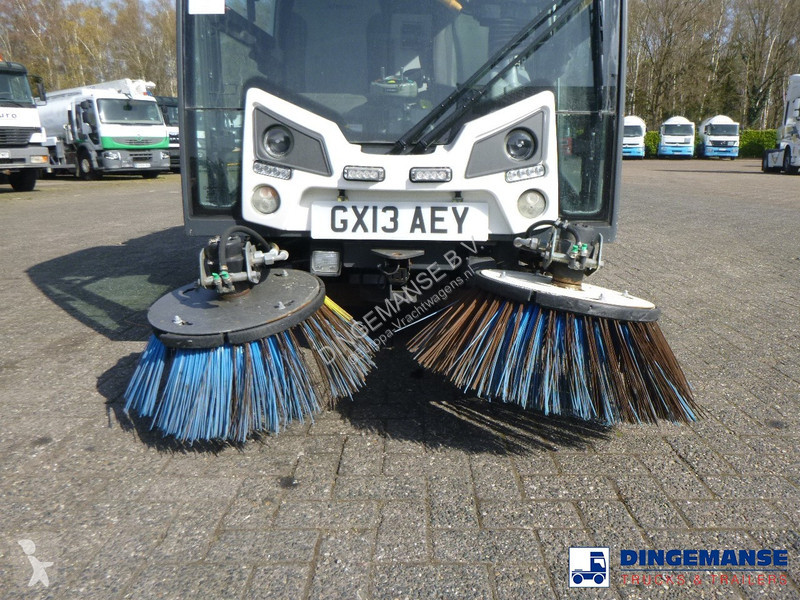 Silniční stroje Johnston compact street sweeper