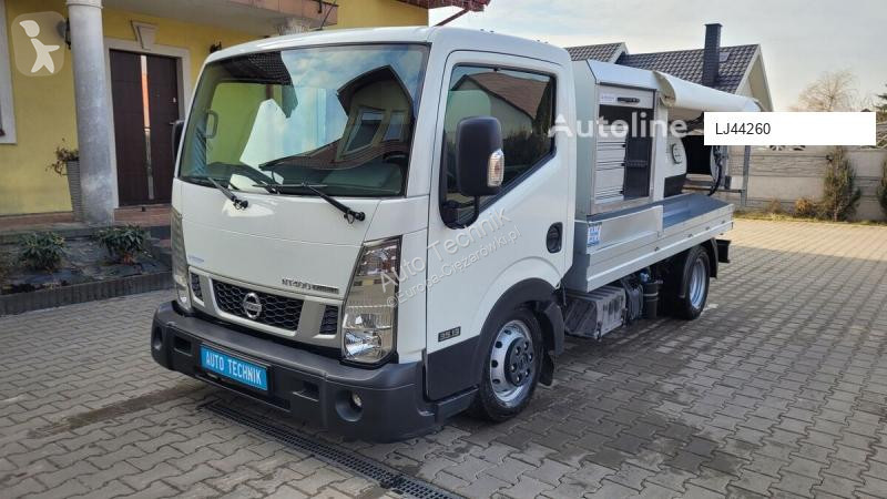 Silniční stroje Nissan Defco Combi 3,5t