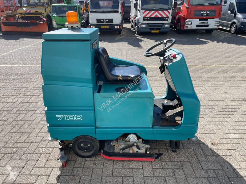 Echipament de curățare Tennant 7100
