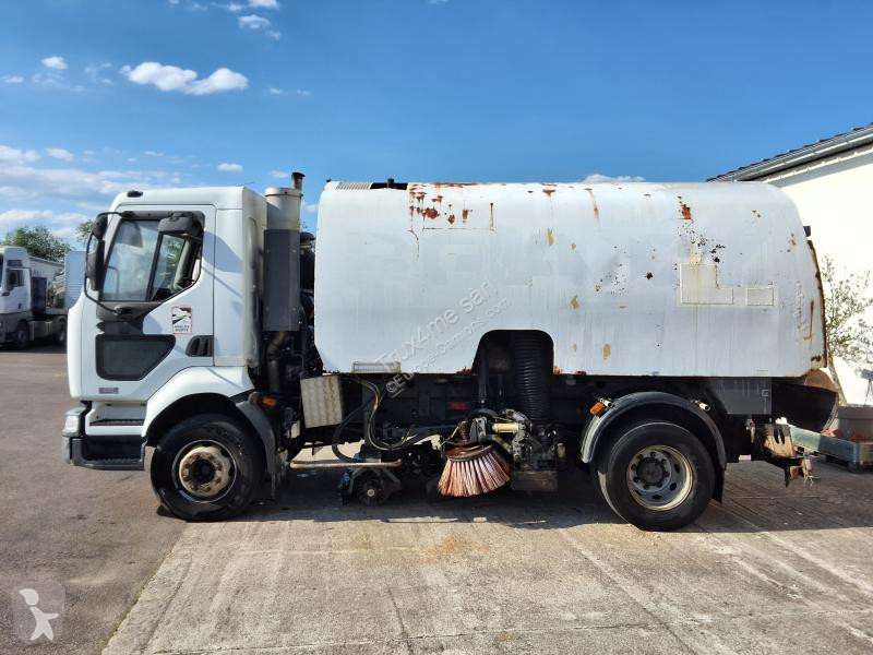Engin de voirie Renault 220 DCI