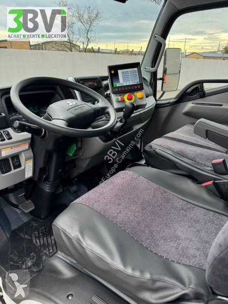 Engin de voirie Fuso