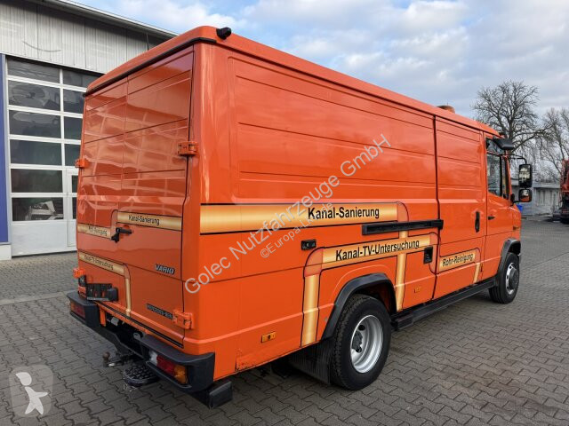 آلة لصيانة الطرق Mercedes Vario 818D...