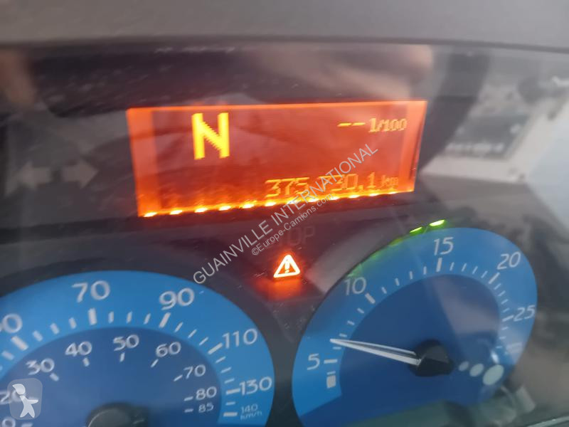 آلة لصيانة الطرق Renault 320.19 DCI