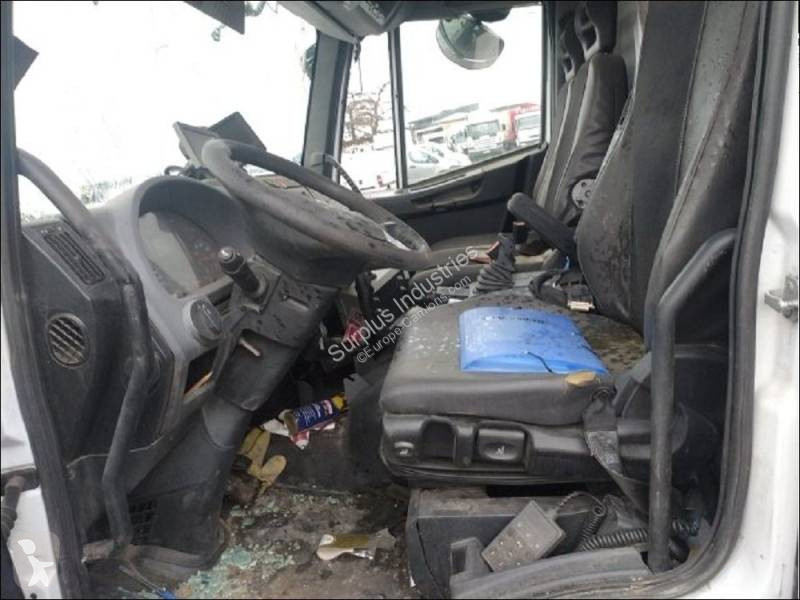 آلة لصيانة الطرق Iveco