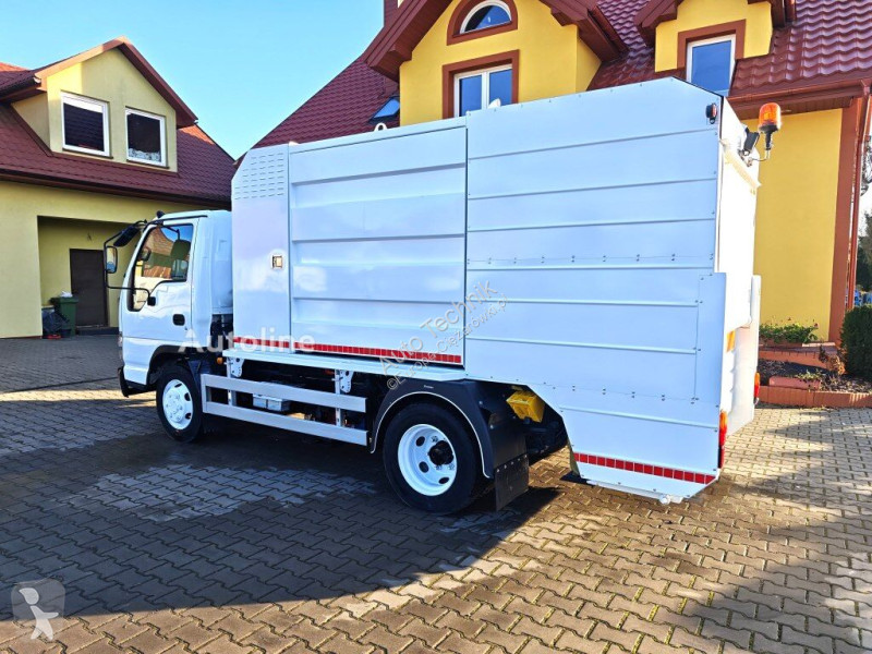 آلة لصيانة الطرق Isuzu SMALL CONTAINER WASHER...