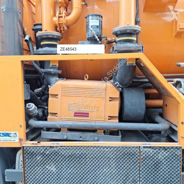 آلة لصيانة الطرق Mercedes 2536