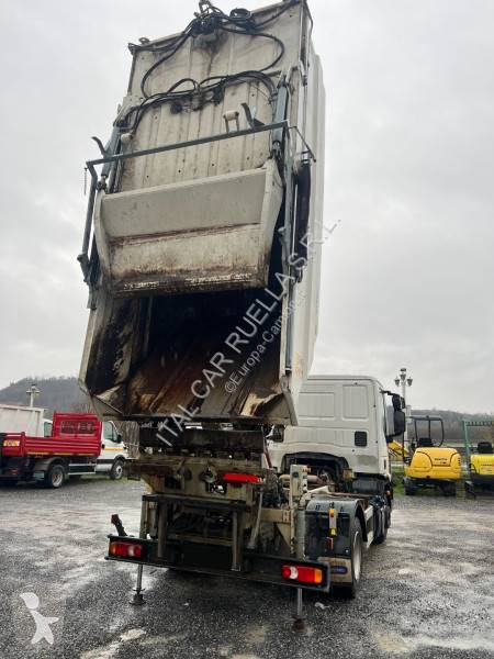 آلة لصيانة الطرق Iveco