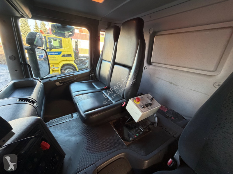 آلة لصيانة الطرق Scania p320db