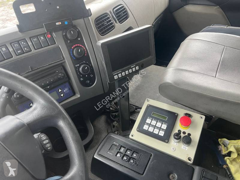 آلة لصيانة الطرق Renault