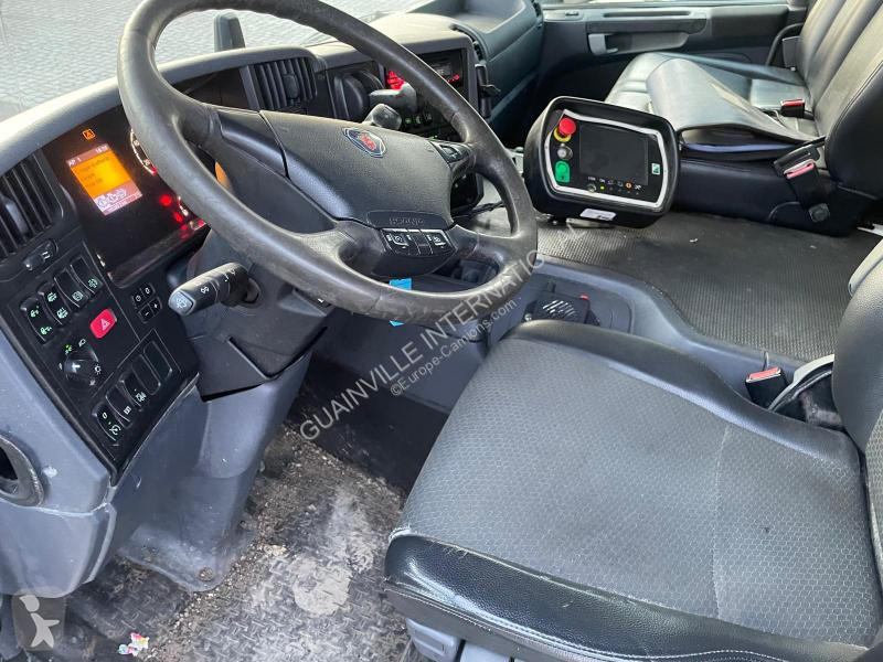 آلة لصيانة الطرق Scania 320