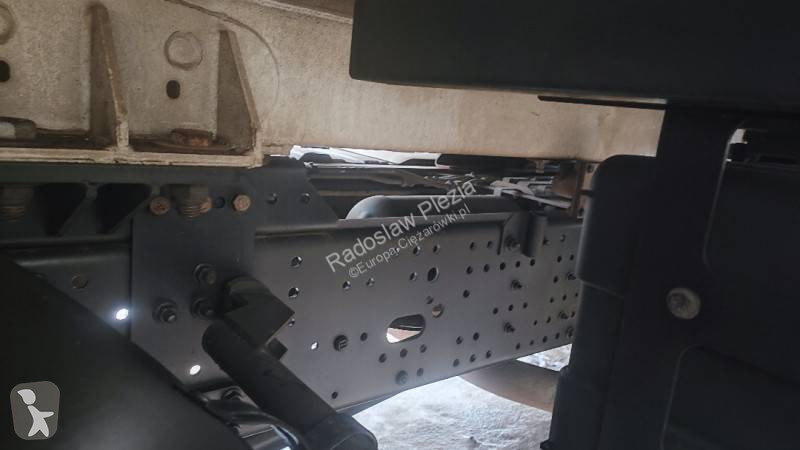 آلة لصيانة الطرق Iveco