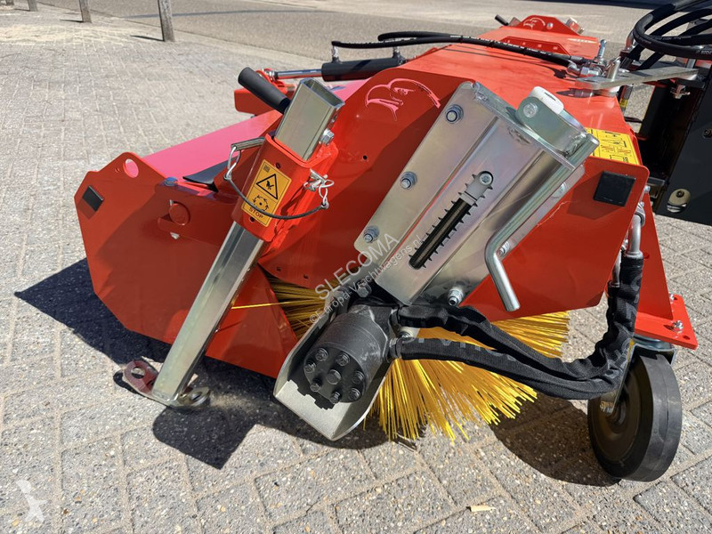 آلة لصيانة الطرق  K600-240 Veegmachine