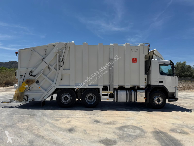 آلة لصيانة الطرق Volvo FM 11.330