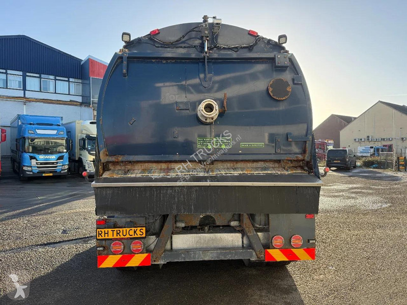 آلة لصيانة الطرق Scania P94-220 4X2 SWEEPER /...