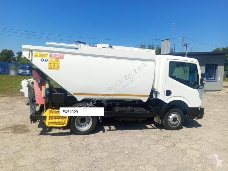 Engin de voirie Nissan NT400/ MODEL35.12...