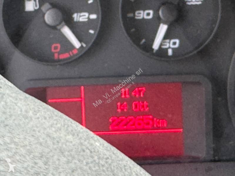 آلة لصيانة الطرق Iveco
