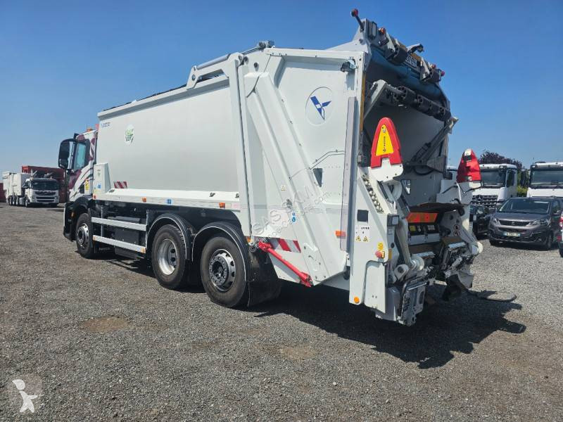 آلة لصيانة الطرق Iveco