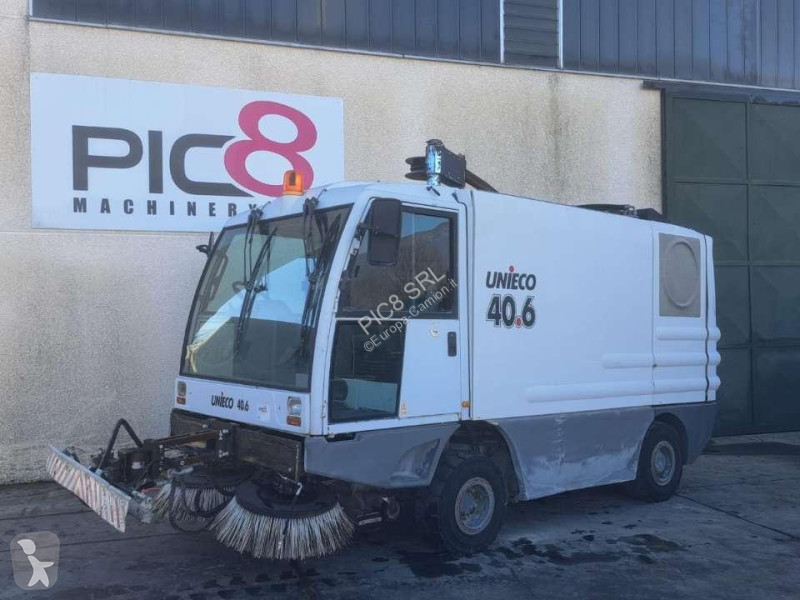 Veicolo per la pulizia delle strade Unieco 40.6T