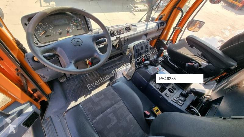آلة لصيانة الطرق Mercedes Unimog U400