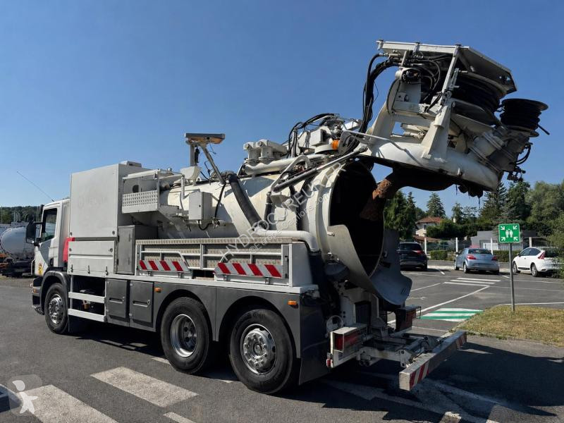 آلة لصيانة الطرق Scania 360 B P