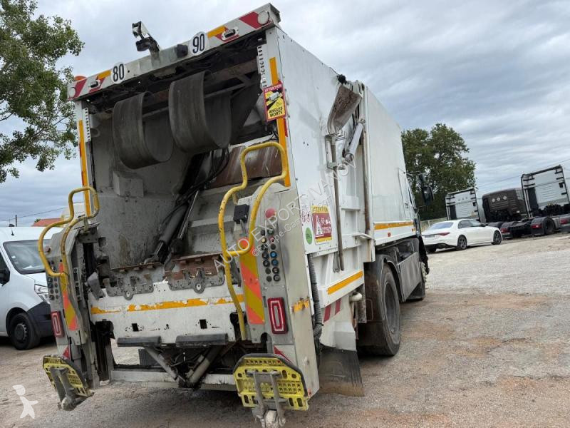 آلة لصيانة الطرق Renault 320.19