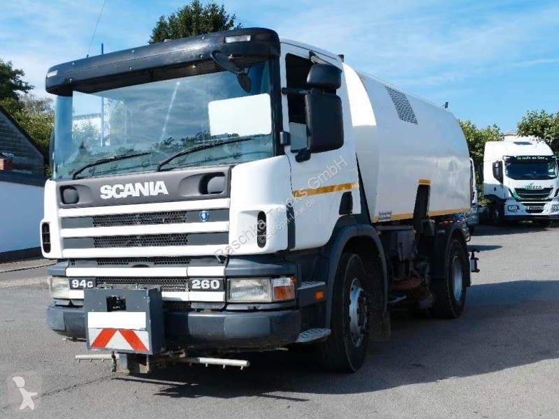 آلة لصيانة الطرق Scania 94...
