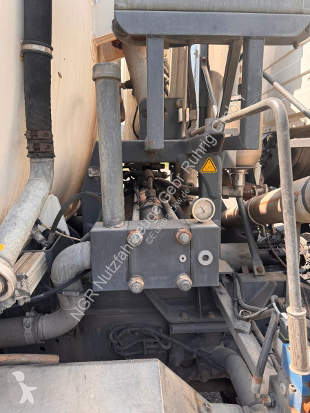 آلة لصيانة الطرق Mercedes 3241 8X4 Kaiser Saug...