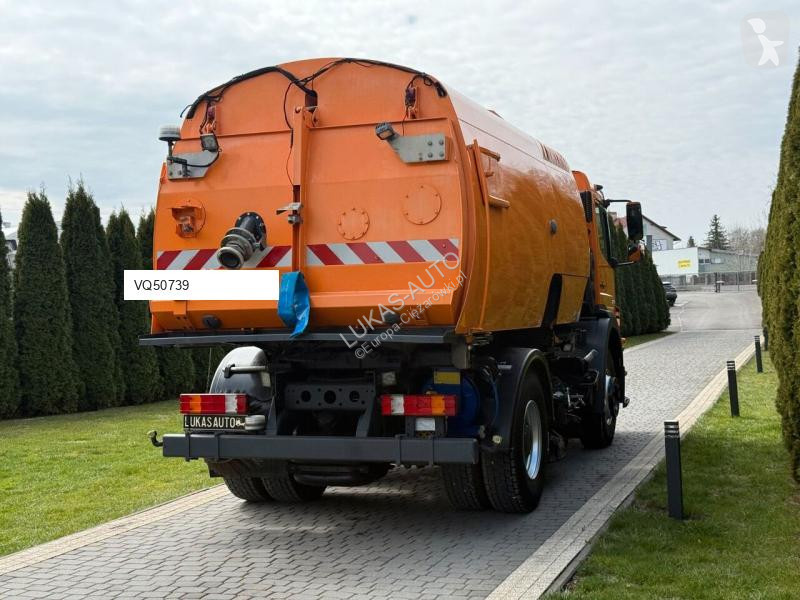 Veicolo per la pulizia delle strade Mercedes...