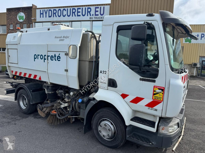 آلة لصيانة الطرق Renault 220