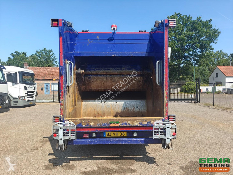آلة لصيانة الطرق Volvo 250 6x2/4 DayCab...