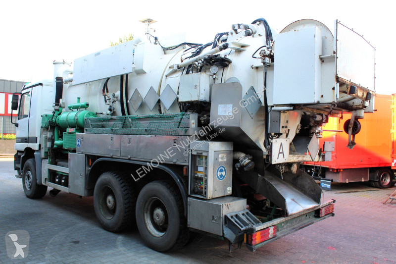 آلة لصيانة الطرق Mercedes 3335 6x4 Kroll 13m³...
