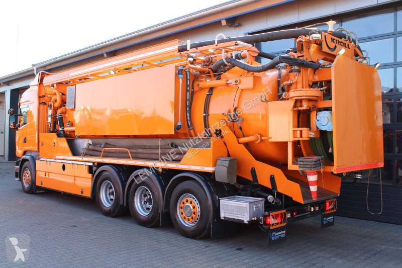 آلة لصيانة الطرق Scania 450 8x4 Kroll 19m³...