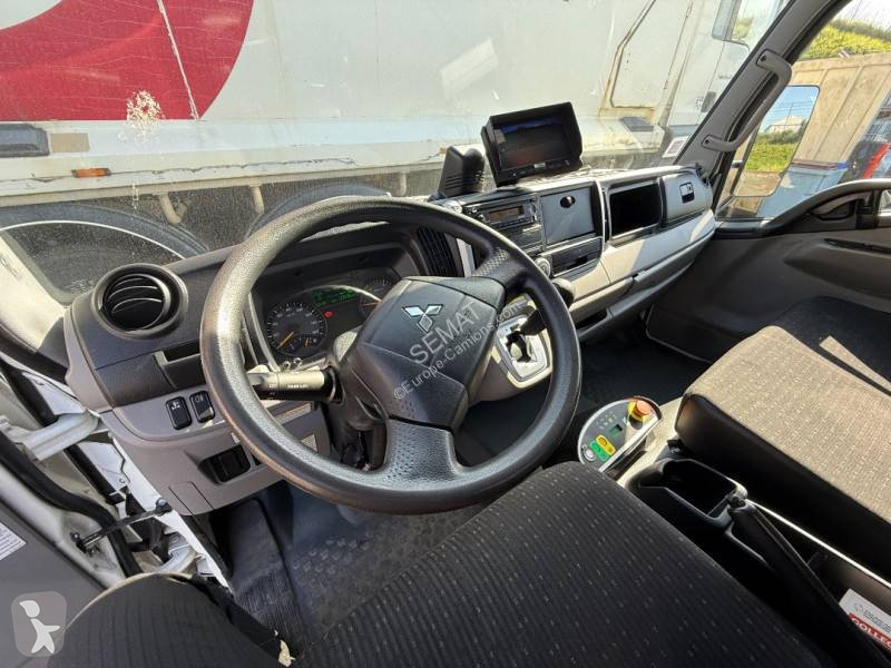 Engin de voirie Mitsubishi Fuso