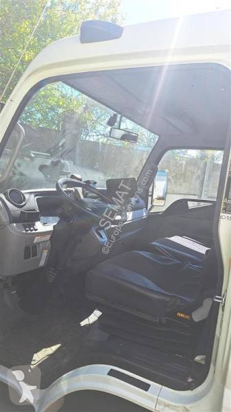 آلة لصيانة الطرق Mitsubishi Fuso